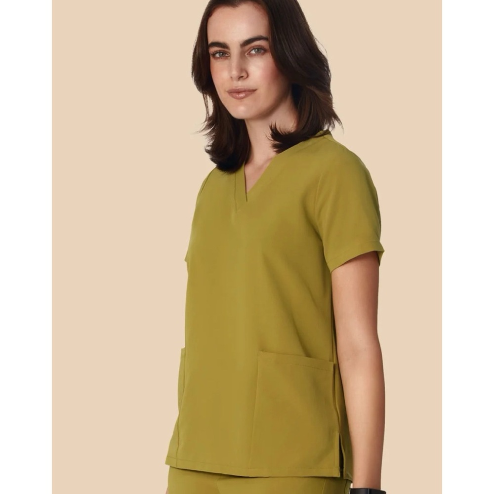 🆕 Mandala Scrubs Six Pocket Scrub Top XL
Pistachio New NWOT Uniform